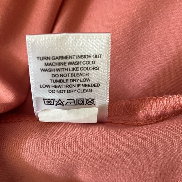 FIGS Technical Collection Catarina One-Pocket Scrub Top - Picture 8 of 8